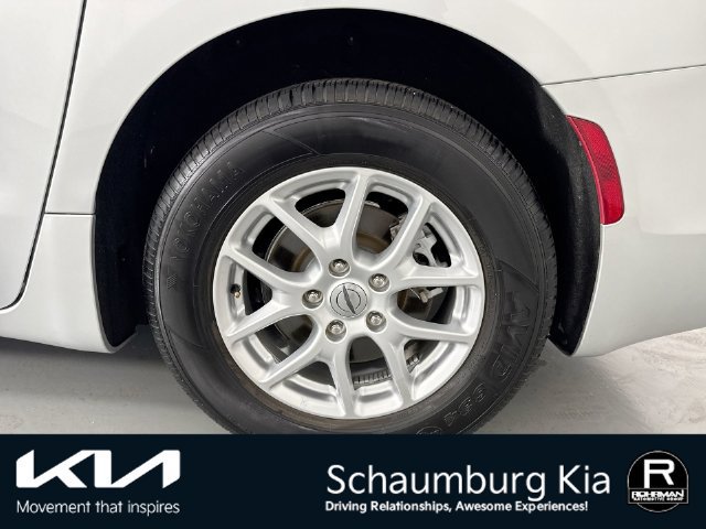 Used 2023 Chrysler Voyager LX FWD image 5