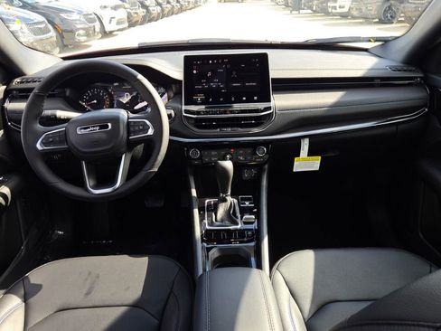 New 2026 Jeep Compass Limited w/ Limited Altitude Pack image 19