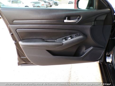 Used 2020 Nissan Altima 2.5 S FWD image 11