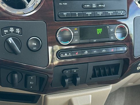 Used 2009 Ford F250 Lariat image 19