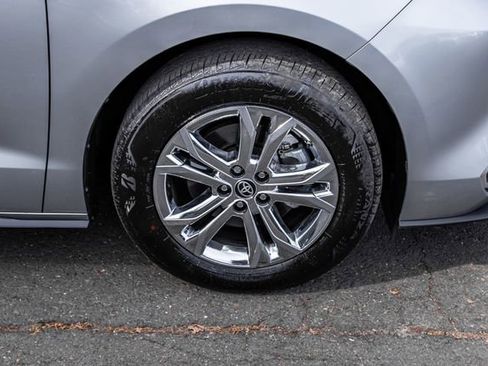 Used 2024 Toyota Sienna Platinum AWD/4WD image 9