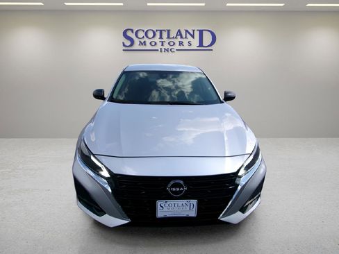 Used 2024 Nissan Altima 2.5 SV image 3