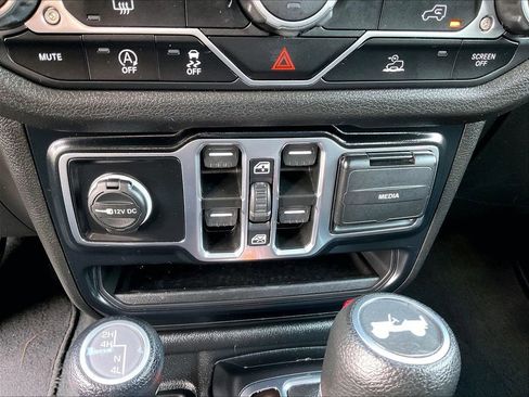 Used 2024 Jeep Wrangler Unlimited Sport AWD/4WD image 12