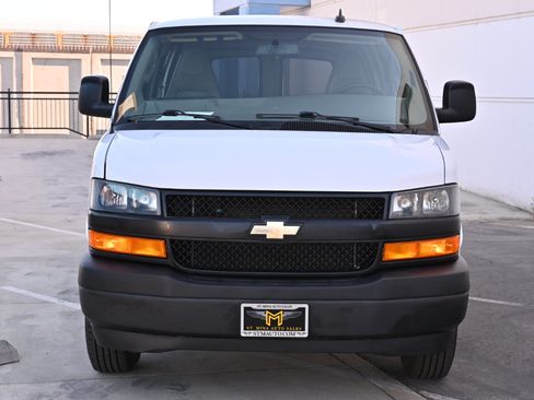 Used 2022 Chevrolet Express 2500 w/ Driver Convenience Package RWD image 9