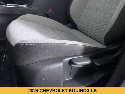 Certified 2024 Chevrolet Equinox LS FWD image 9