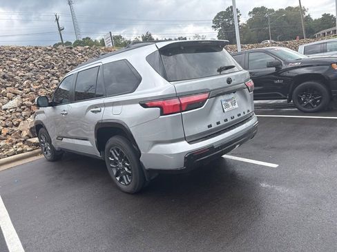 Used 2024 Toyota Sequoia Platinum image 4