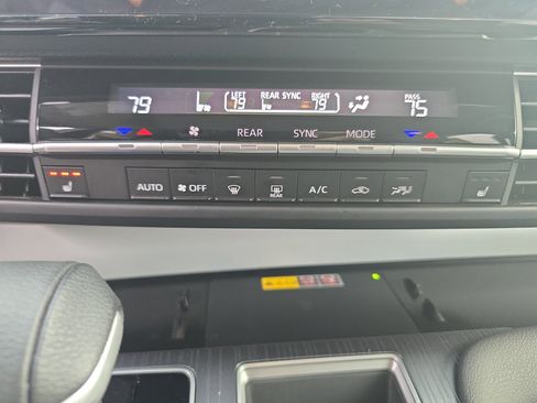 Used 2025 Toyota Sienna XLE image 20