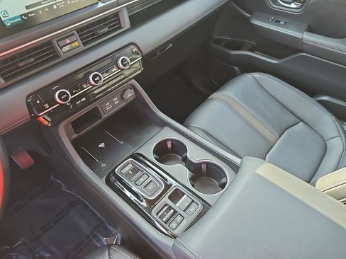 Used 2024 Honda Pilot Touring image 27