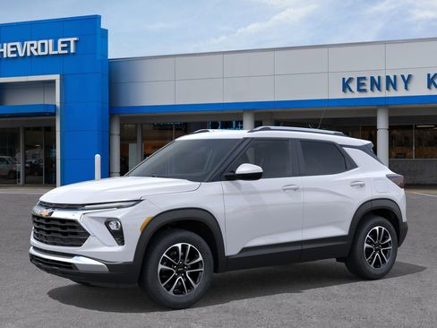 New 2026 Chevrolet TrailBlazer LT w/ Driver Confidence Package FWD image 2