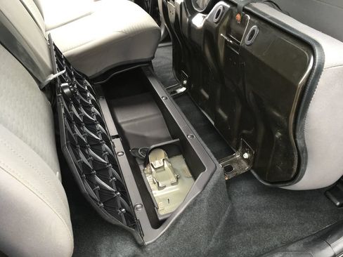 Used 2019 Toyota Tacoma SR5 AWD/4WD image 30