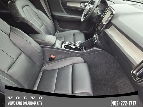 Certified 2025 Volvo XC40 B5 Plus image 13