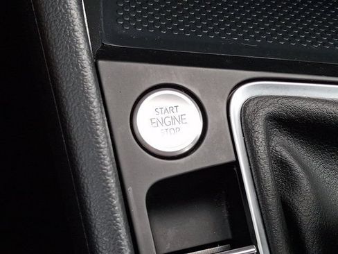 Certified 2023 Volkswagen Jetta SE w/ Panoramic Sunroof Package FWD image 32