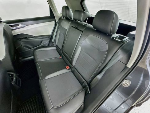 Used 2025 Volkswagen Taos SE w/ Panoramic Sunroof Package AWD/4WD image 35