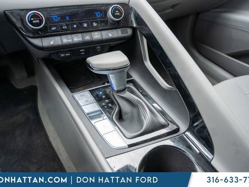 Used 2024 Hyundai Elantra SEL w/ Convenience Package FWD image 12