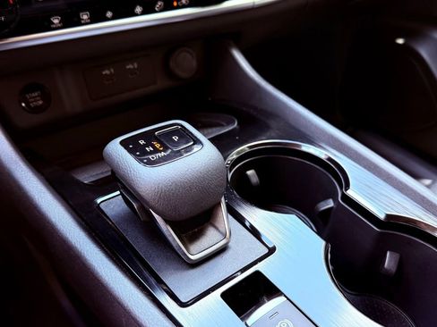 Used 2024 Nissan Rogue SV AWD/4WD image 14