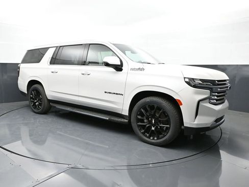 Used 2022 Chevrolet Suburban High Country w/ LPO, Illumination Package AWD/4WD image 5