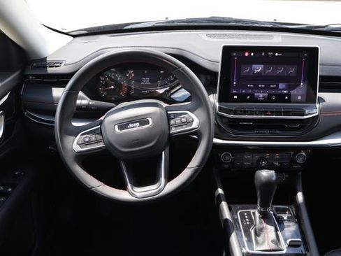 Used 2022 Jeep Compass Trailhawk AWD/4WD image 10
