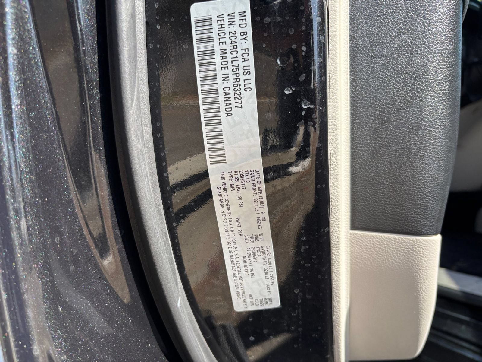 Used 2023 Chrysler Pacifica Touring-L FWD image 31