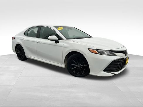Used 2018 Toyota Camry LE image 1