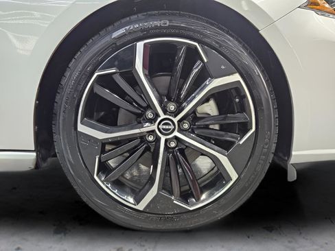 Certified 2025 Nissan Altima 2.5 SR w/ SR Premium Package FWD image 27