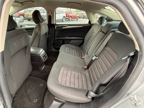 Used 2020 Ford Fusion SE FWD image 14