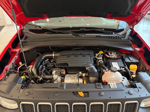 Used 2023 Jeep Renegade Latitude AWD/4WD image 21