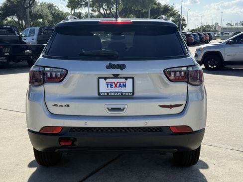 Used 2024 Jeep Compass Trailhawk AWD/4WD image 6