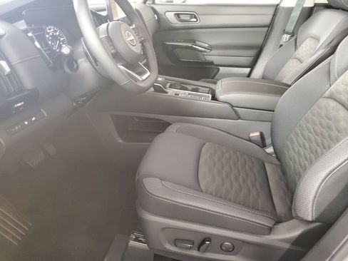 New 2025 Nissan Pathfinder SV image 11