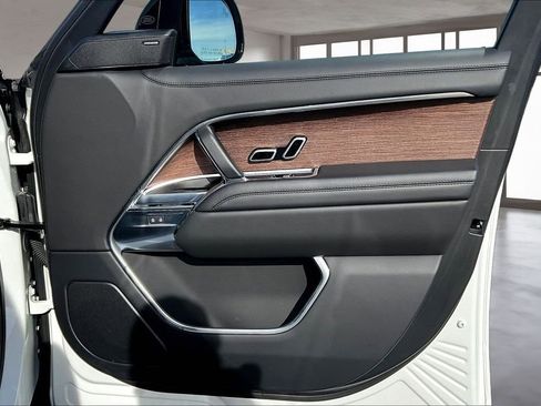 Certified 2025 Land Rover Range Rover Long Wheelbase SE AWD/4WD image 19