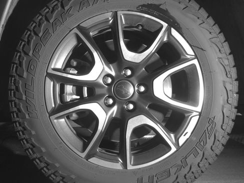 Used 2025 Jeep Compass Trailhawk image 12