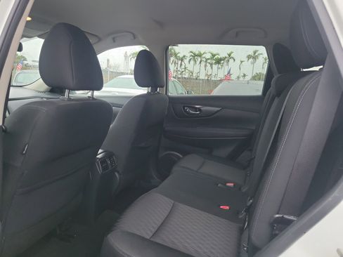 Used 2020 Nissan Rogue SV image 18