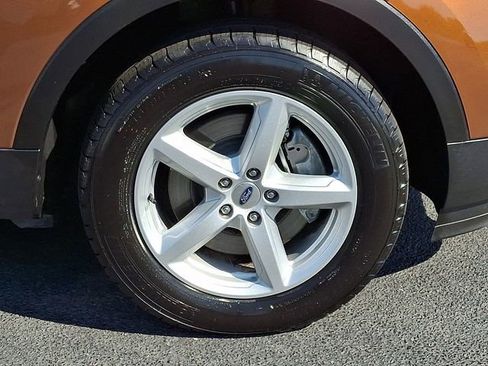 Used 2017 Ford Explorer XLT AWD/4WD image 11