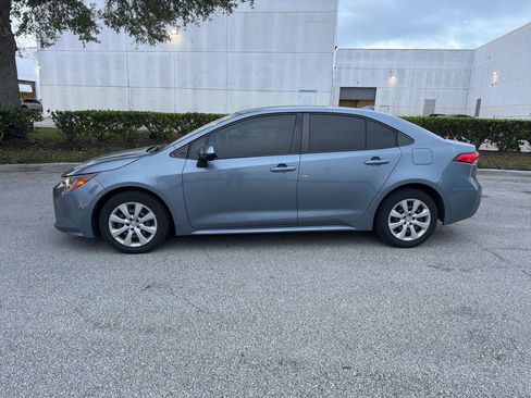 Used 2021 Toyota Corolla LE image 2