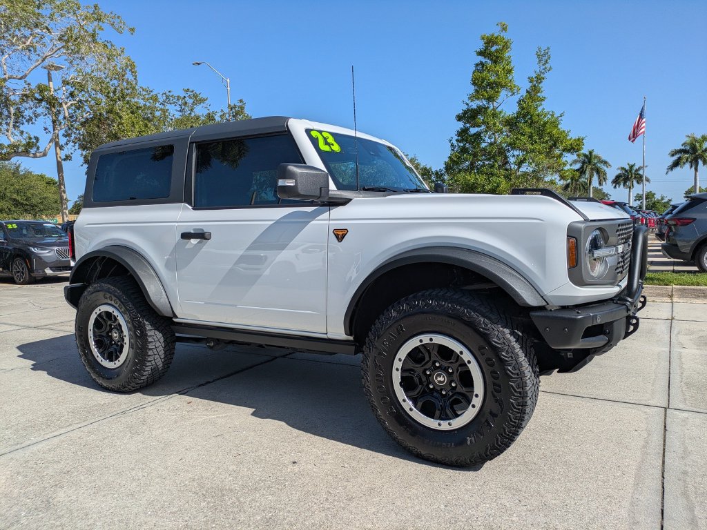Certified 2023 Ford Bronco Badlands w/ Sasquatch Package AWD/4WD image 4