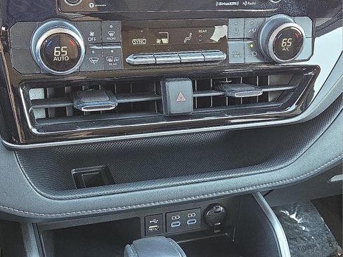 Used 2022 Toyota Highlander LE image 20