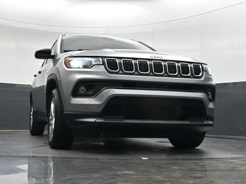 Used 2023 Jeep Compass Latitude w/ Sun and Sound Group AWD/4WD image 31