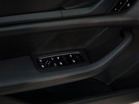 Used 2021 Porsche Taycan 4S w/ Premium Package image 17