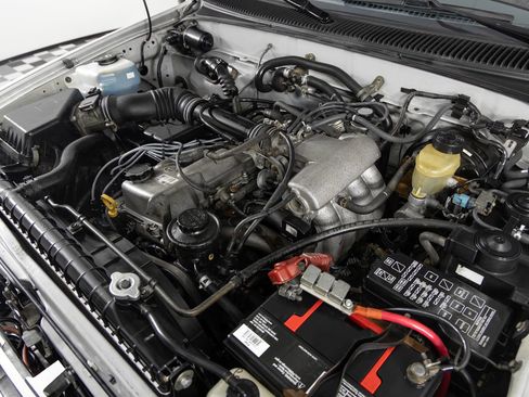 Used 2000 Toyota Tacoma 2WD Regular Cab image 28