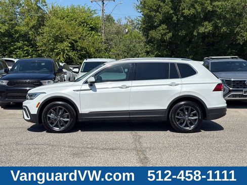 Used 2023 Volkswagen Tiguan SE w/ Panoramic Sunroof Package FWD image 8