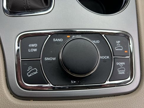 Used 2020 Jeep Grand Cherokee Overland image 42