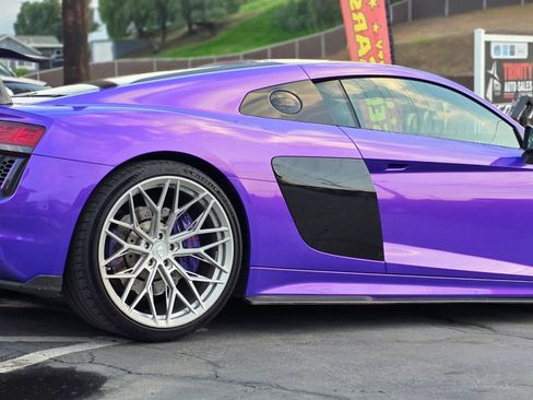 Used 2018 Audi R8 V10 w/ Premium Package image 4