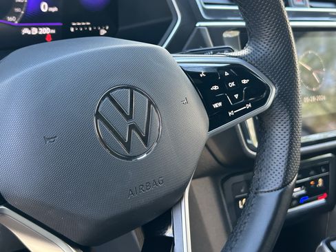 Used 2023 Volkswagen Tiguan SE R-Line FWD image 27