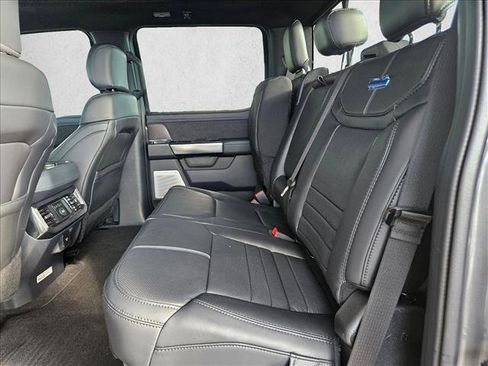 Used 2026 Ford F250 Platinum w/ Tremor Off-Road Package image 19