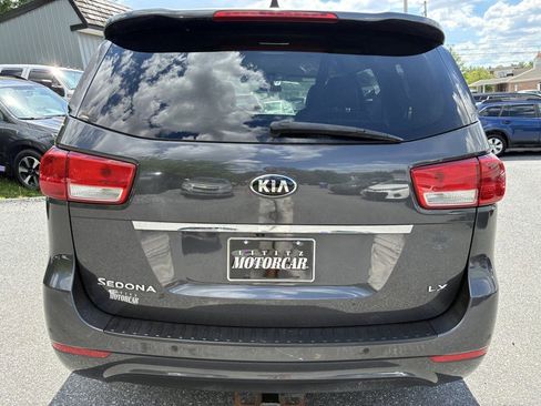 Used 2016 Kia Sedona LX w/ LX Convenience Package FWD image 5