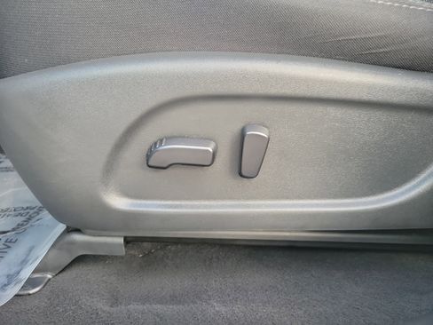 Used 2017 Nissan Pathfinder SV image 11