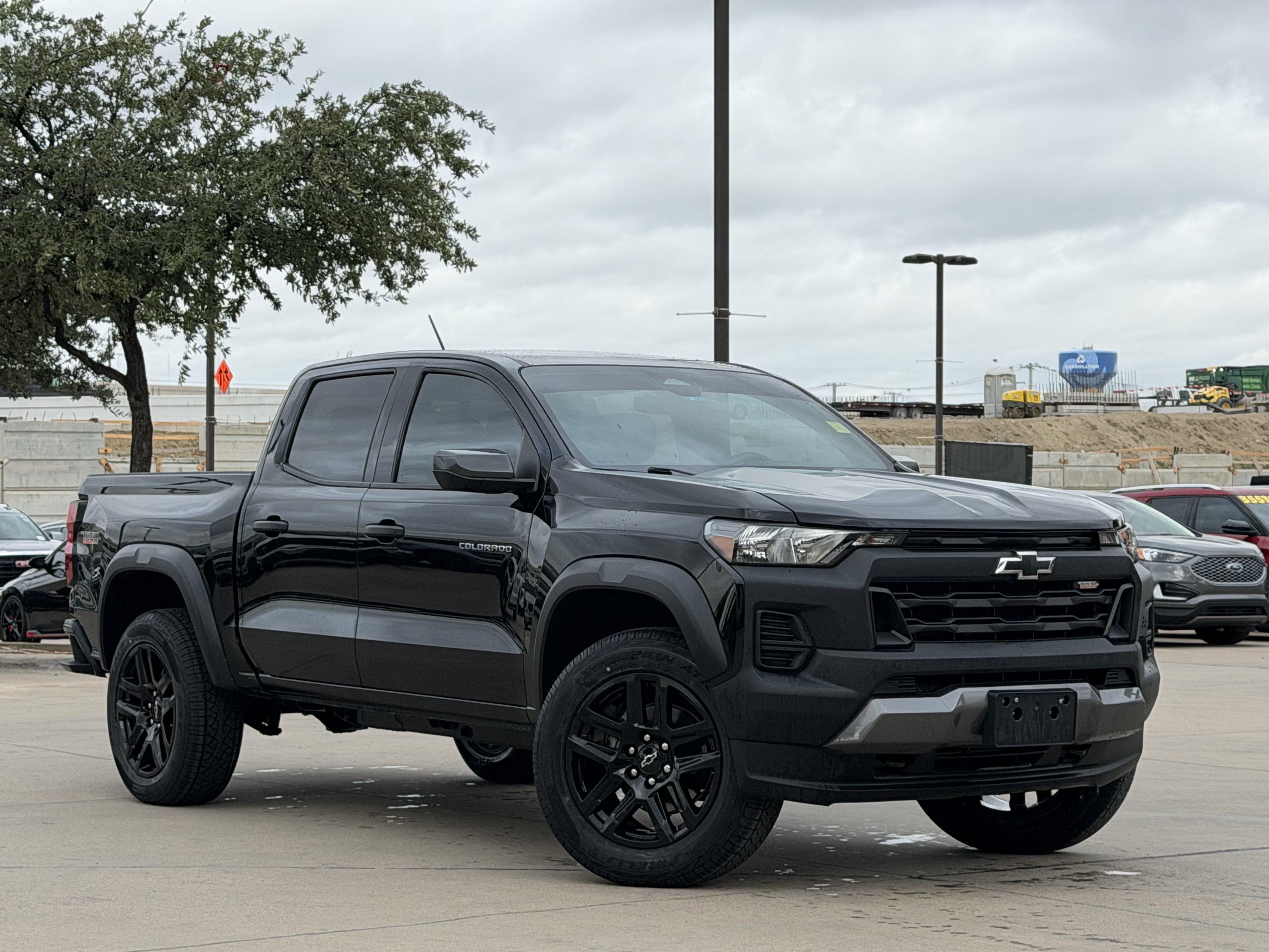 Used 2025 Chevrolet Colorado Trail Boss AWD/4WD image 2