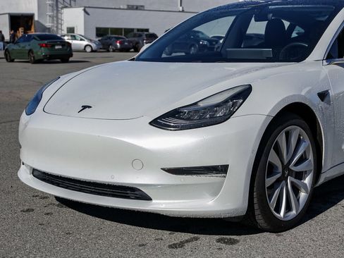 Used 2018 Tesla Model 3 Long Range image 10