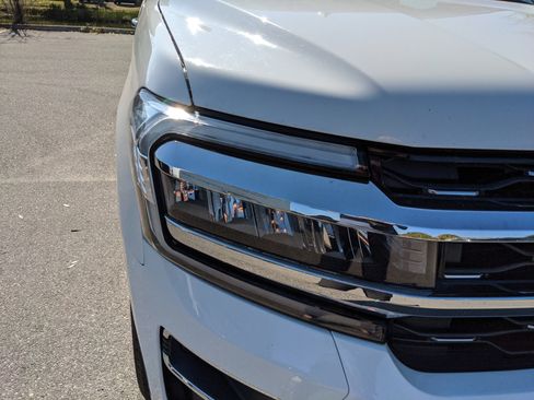 Used 2024 Ford Expedition Max Limited image 11