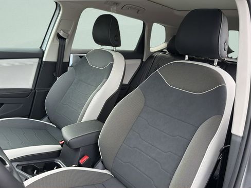 New 2026 Volkswagen Taos SE FWD image 25
