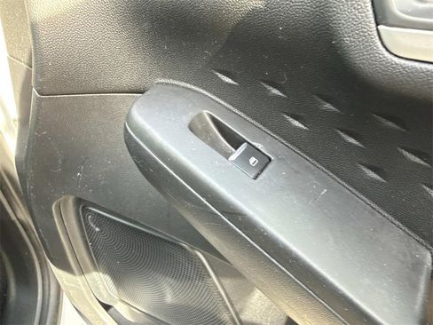 Used 2020 Ford Escape SE image 30